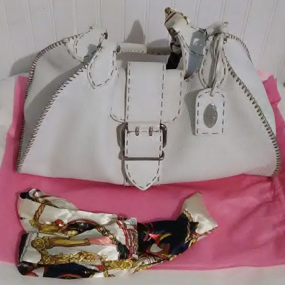 Fendi Handbags - Auth Beautiful Vintage Fendi Shoulder Bag